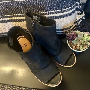 Women’s UGG Valencia peep booties 7 black